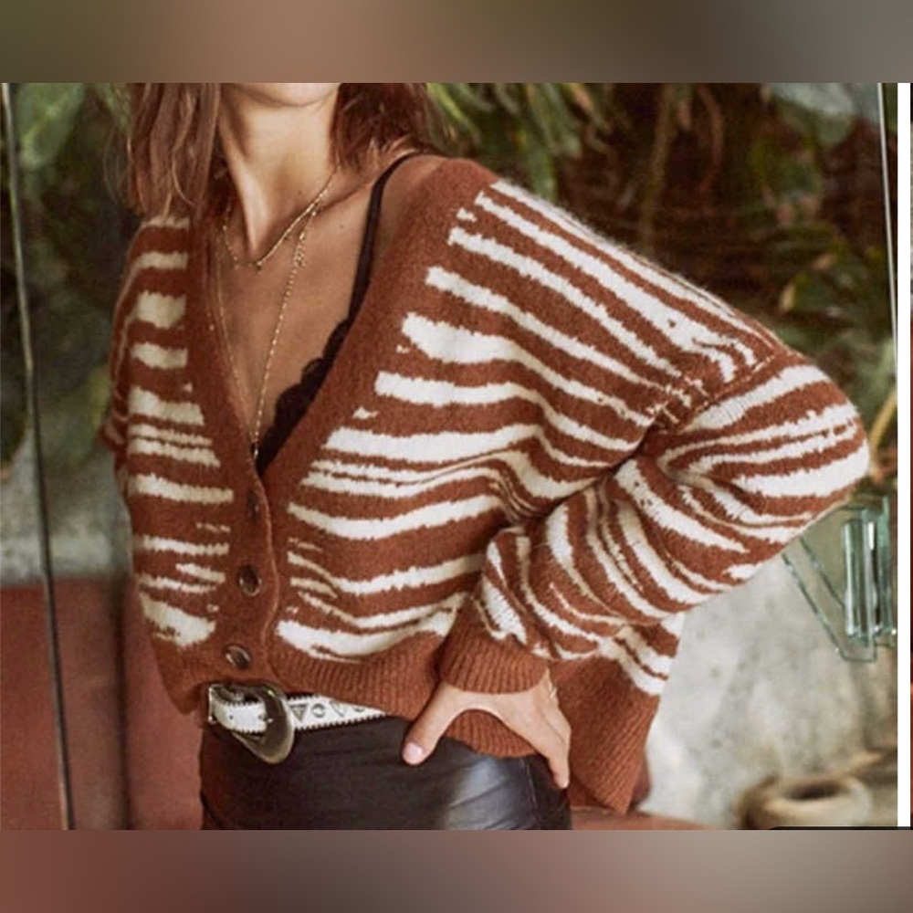 Casual Autumn Women's Cardigan - Off Shoulder V-Neck Sweater size Small - Picture 2 of 6